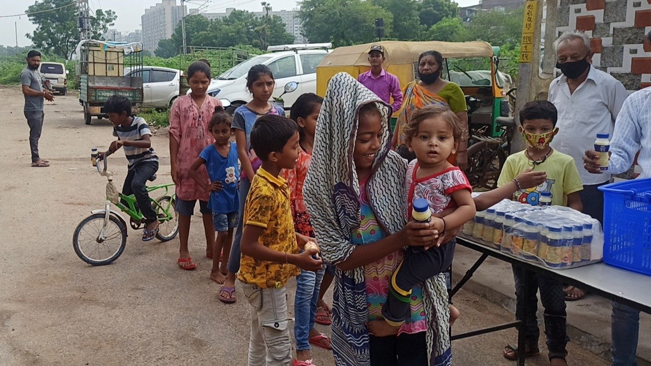 Family milk distribution event