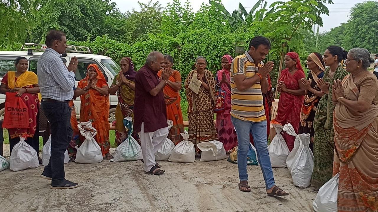 Community distribution of grocery kits to widows